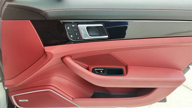 Used 2023 Porsche Panamera Platinum Edition image 23