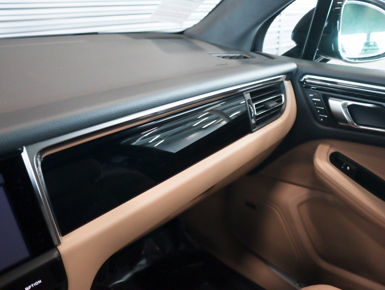 New 2026 Porsche Macan S image 24