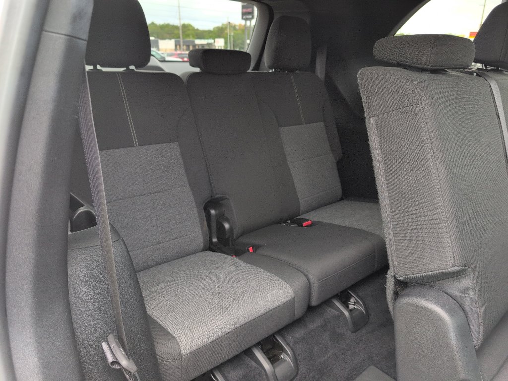 Used 2025 GMC Acadia Elevation image 13