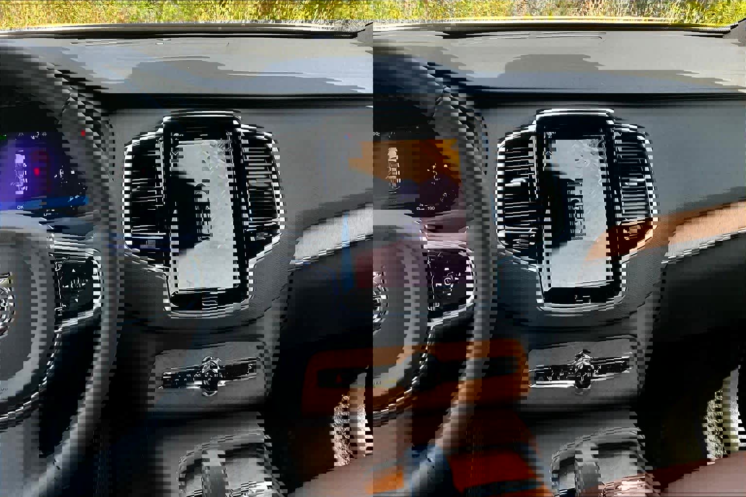 Used 2024 Volvo XC90 B6 Plus w/ Protection Package Premier image 6