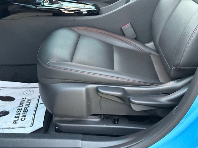 Used 2025 Chevrolet Trax RS w/ Sunroof Package FWD image 14