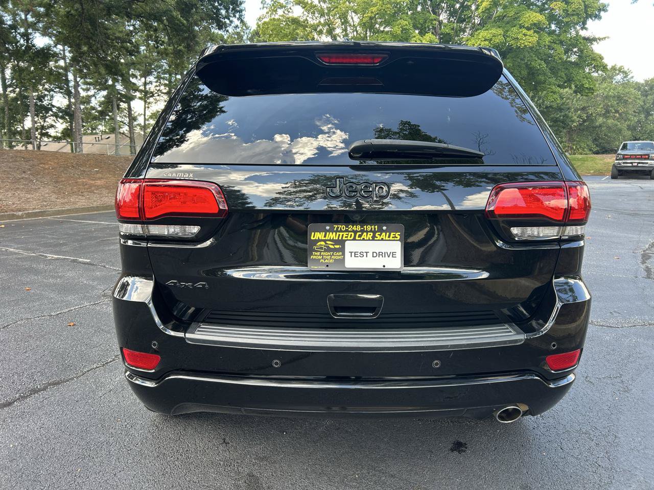Used 2021 Jeep Grand Cherokee Laredo X AWD/4WD image 4