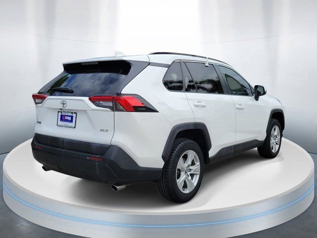 Used 2020 Toyota RAV4 XLE w/ Convenience Package FWD image 4