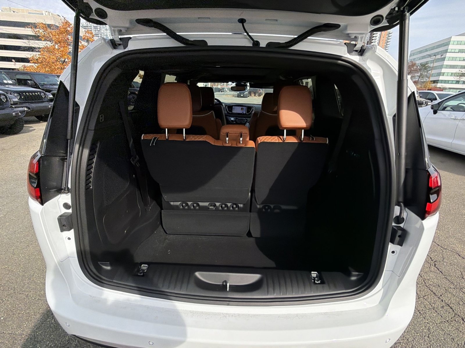 New 2026 Chrysler Pacifica Pinnacle FWD image 27