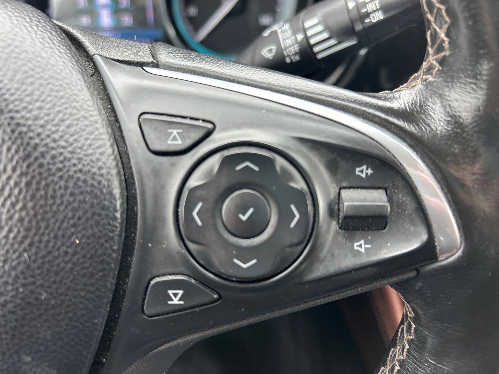 Used 2018 Buick Envision Essence image 26