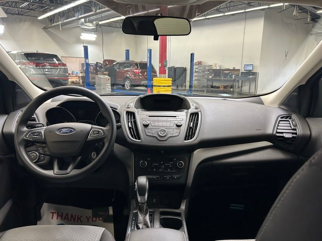 Used 2018 Ford Escape SE FWD image 17