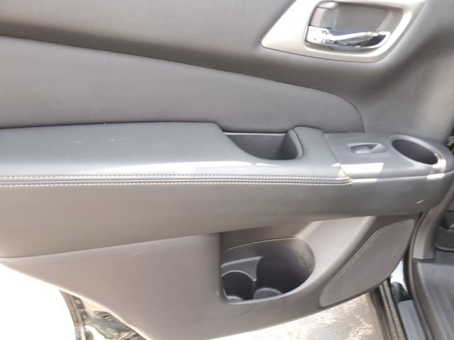 Used 2020 Nissan Pathfinder Platinum AWD/4WD image 17