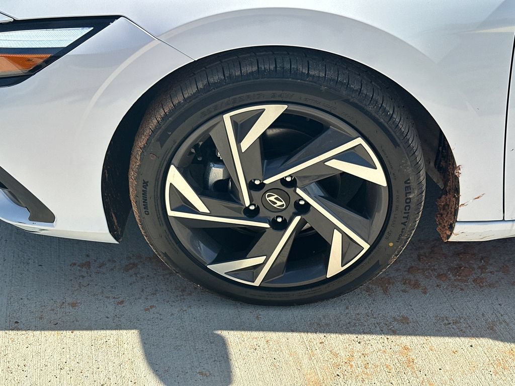 Certified 2025 Hyundai Elantra Sport FWD image 11