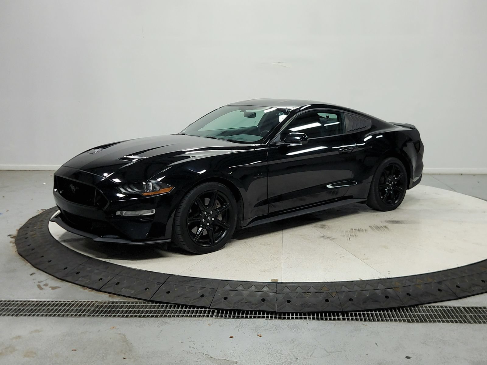 Used 2020 Ford Mustang GT w/ Equipment Group 301A RWD image 4
