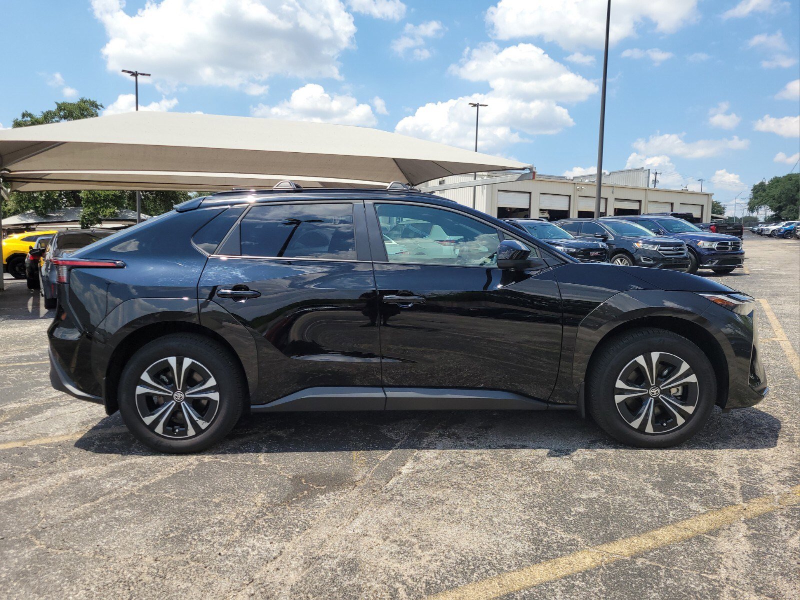 Used 2025 Toyota bZ4X FWD image 2