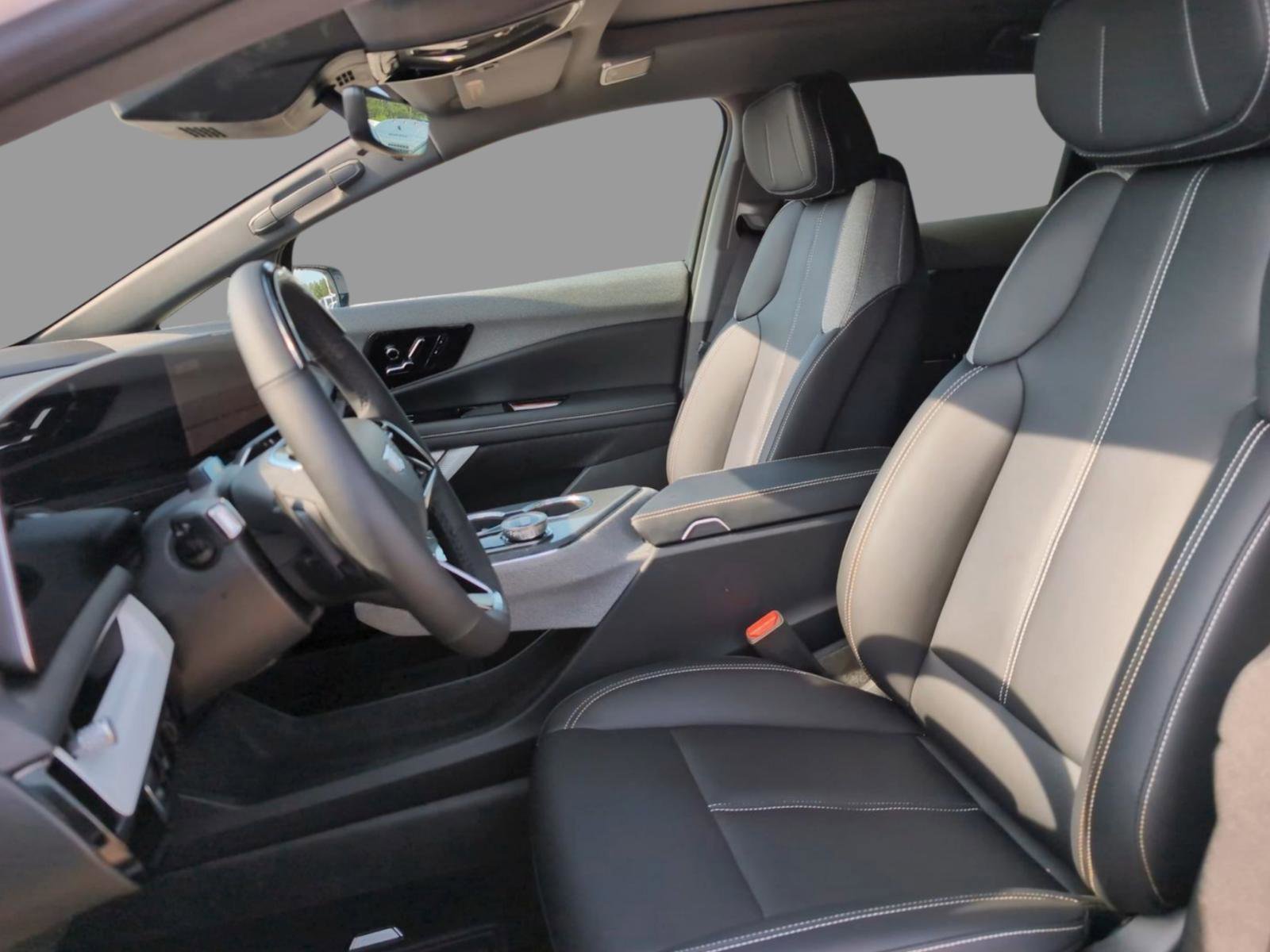 New 2025 Cadillac Optiq Luxury 1 image 9
