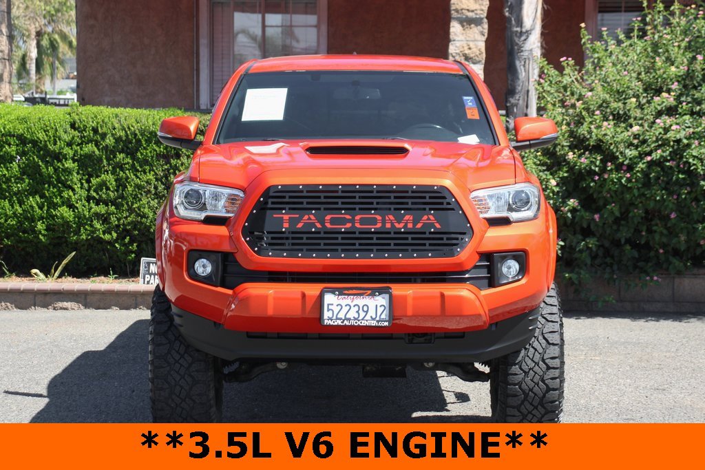 Used 2017 Toyota Tacoma TRD Sport image 3