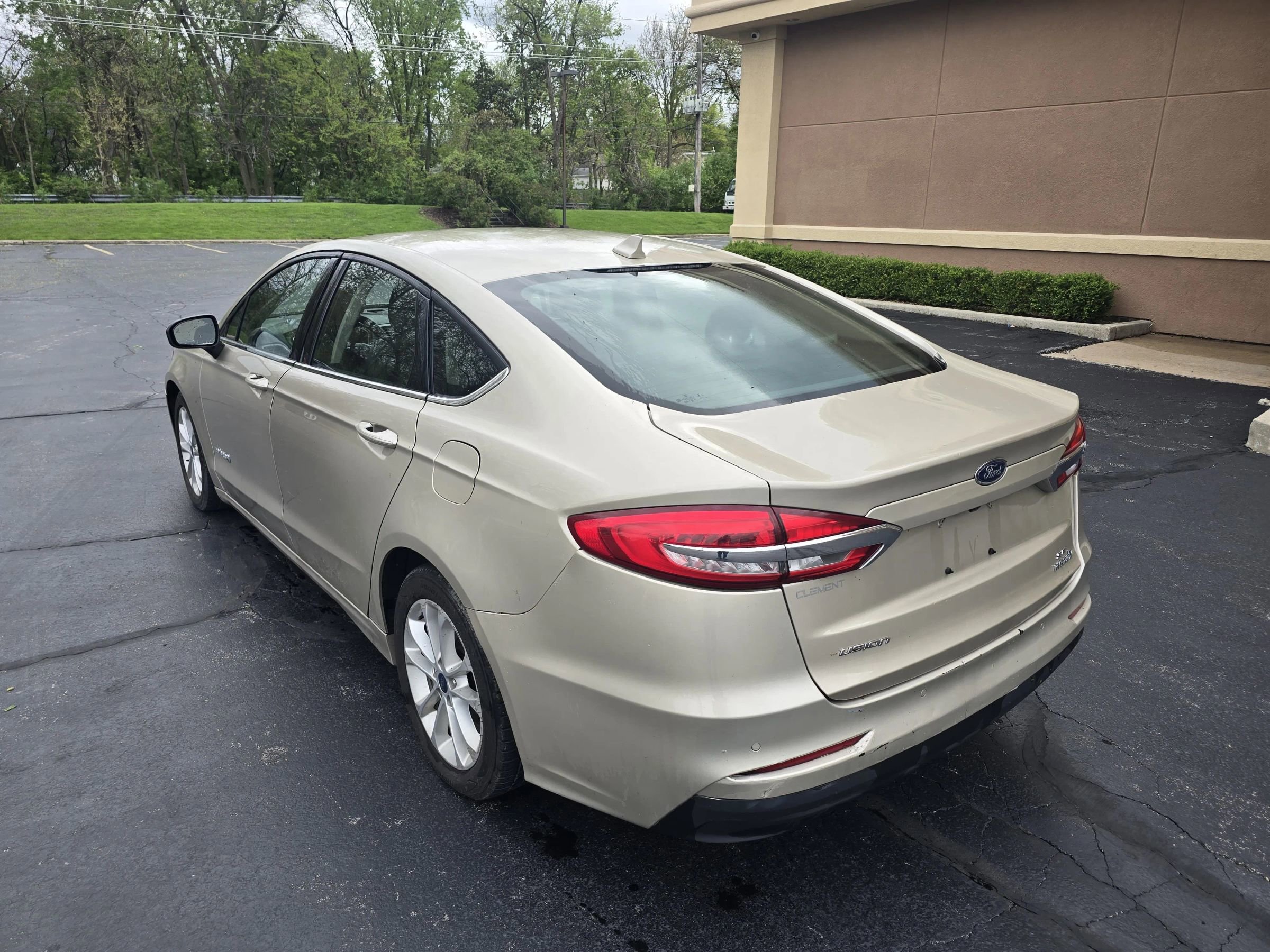 Used 2019 Ford Fusion SE FWD image 14