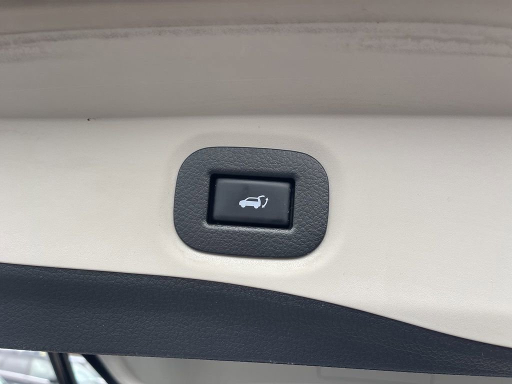 Used 2018 Nissan Rogue SL w/ Premium Package image 13