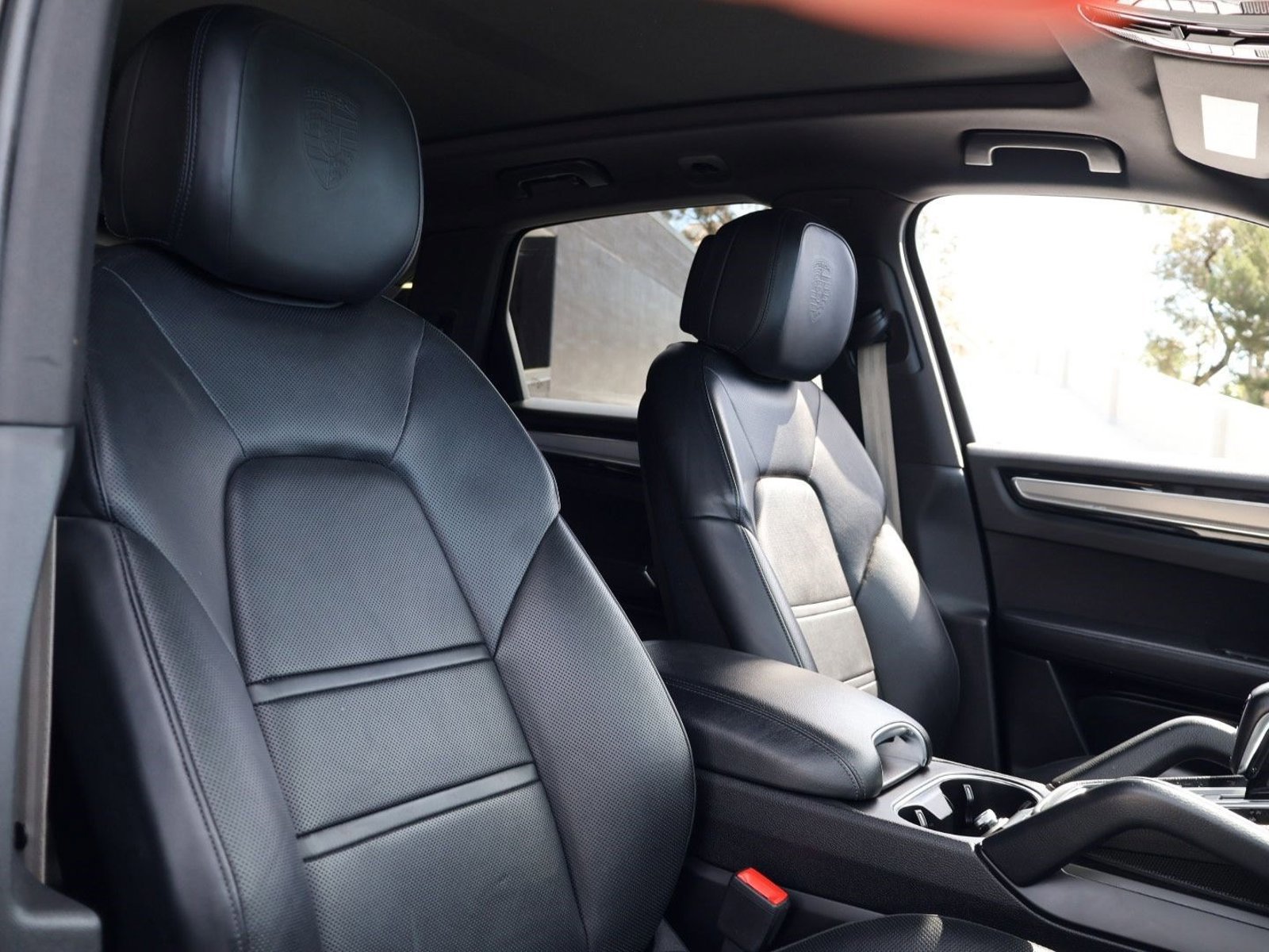 Certified 2023 Porsche Cayenne Platinum Edition image 24