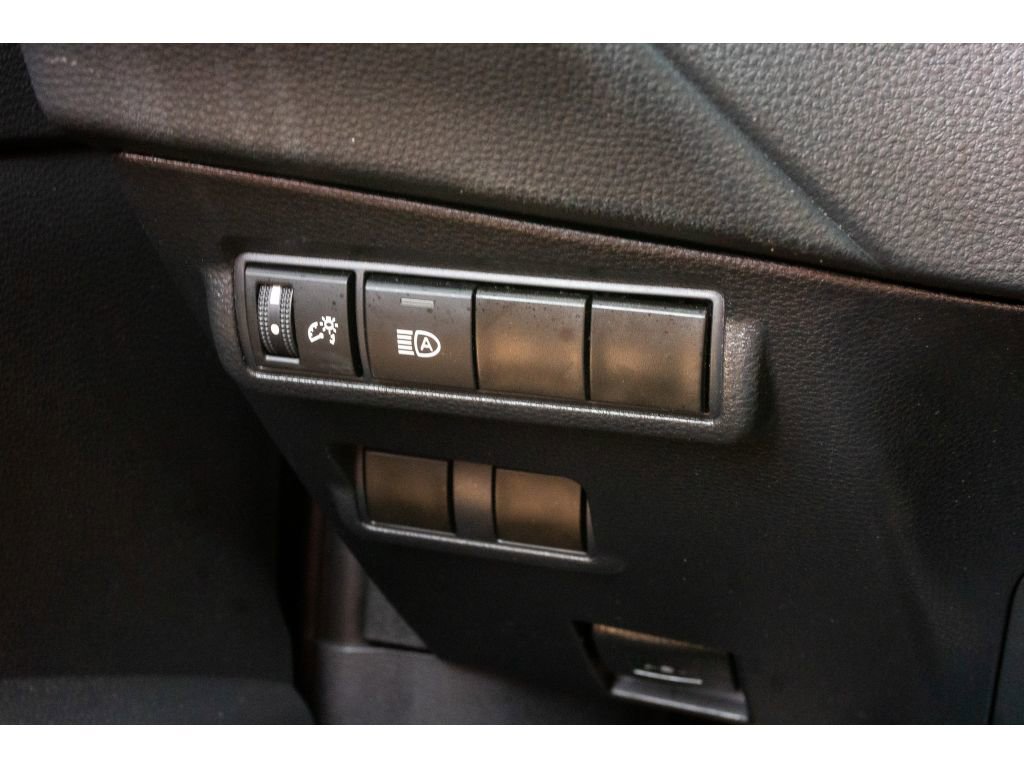 Used 2024 Toyota Corolla Cross LE FWD image 27