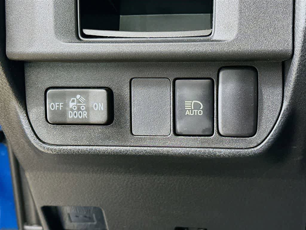 Used 2018 Toyota Tacoma SR5 RWD image 25
