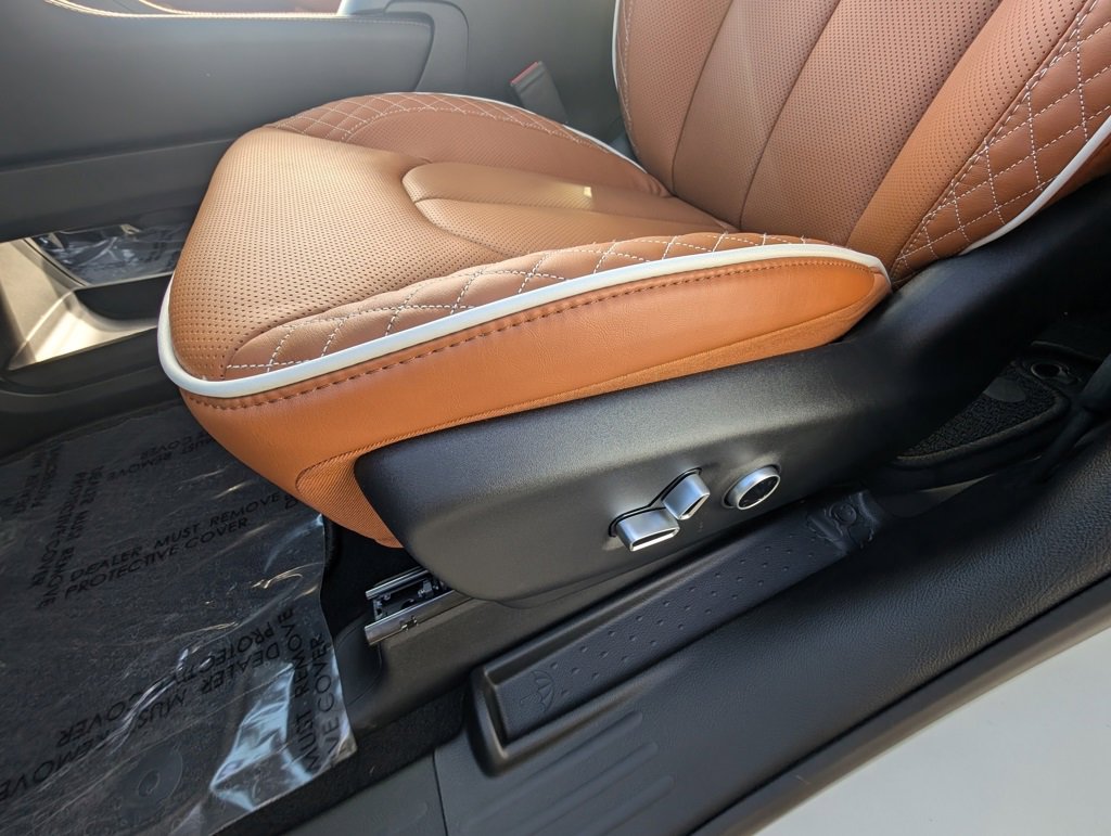 New 2026 Chrysler Pacifica Pinnacle image 14