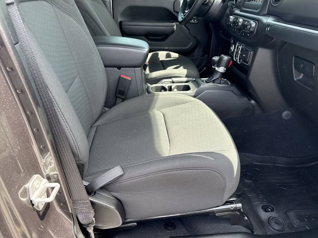 Used 2022 Jeep Gladiator Sport image 14