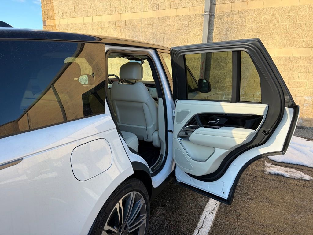 New 2025 Land Rover Range Rover SE image 15