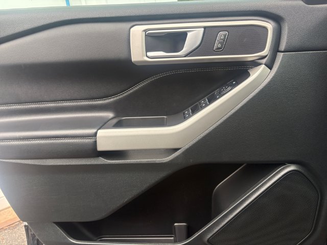 Used 2023 Ford Explorer XLT AWD/4WD image 19