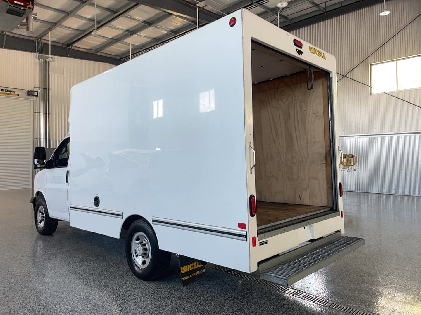 Used 2022 Chevrolet Express 3500 w/ Power Convenience Package RWD image 17