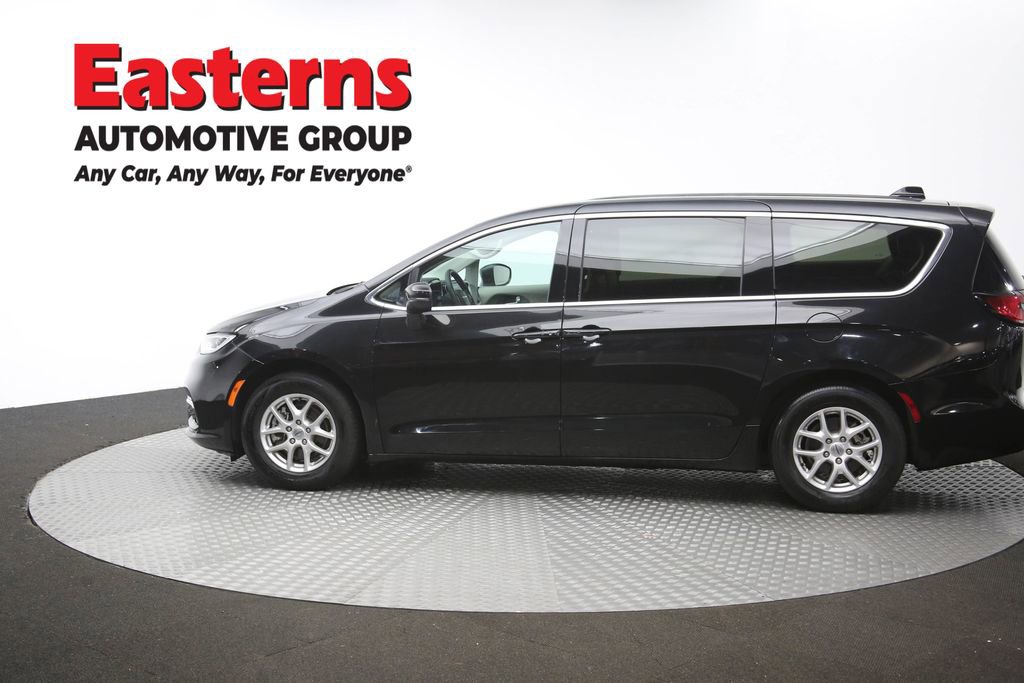 Used 2023 Chrysler Pacifica Touring-L FWD image 61