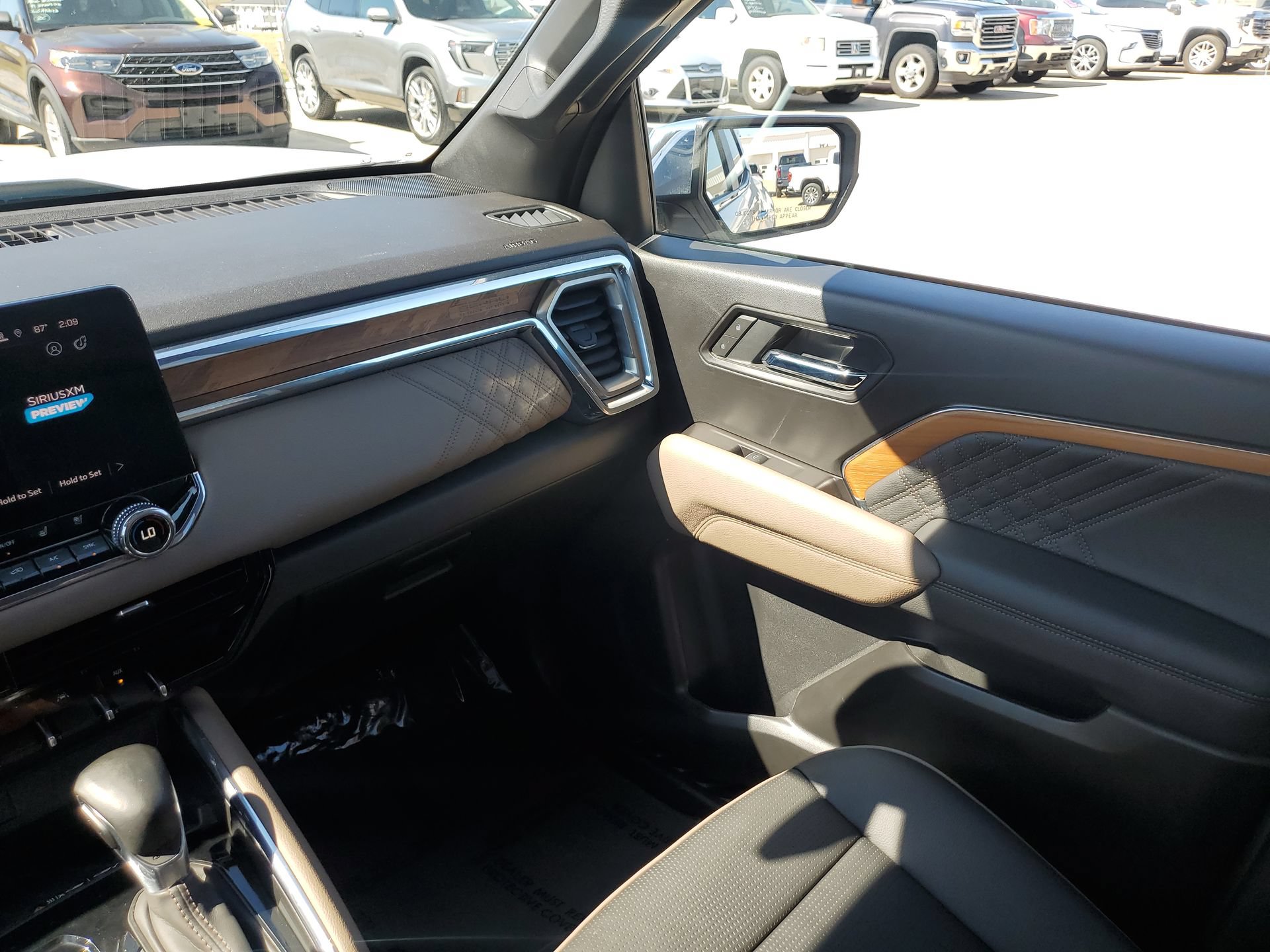 Used 2025 GMC Canyon Denali AWD/4WD image 11