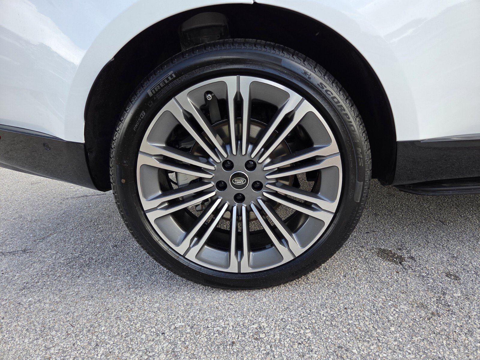 New 2025 Land Rover Range Rover SE image 9