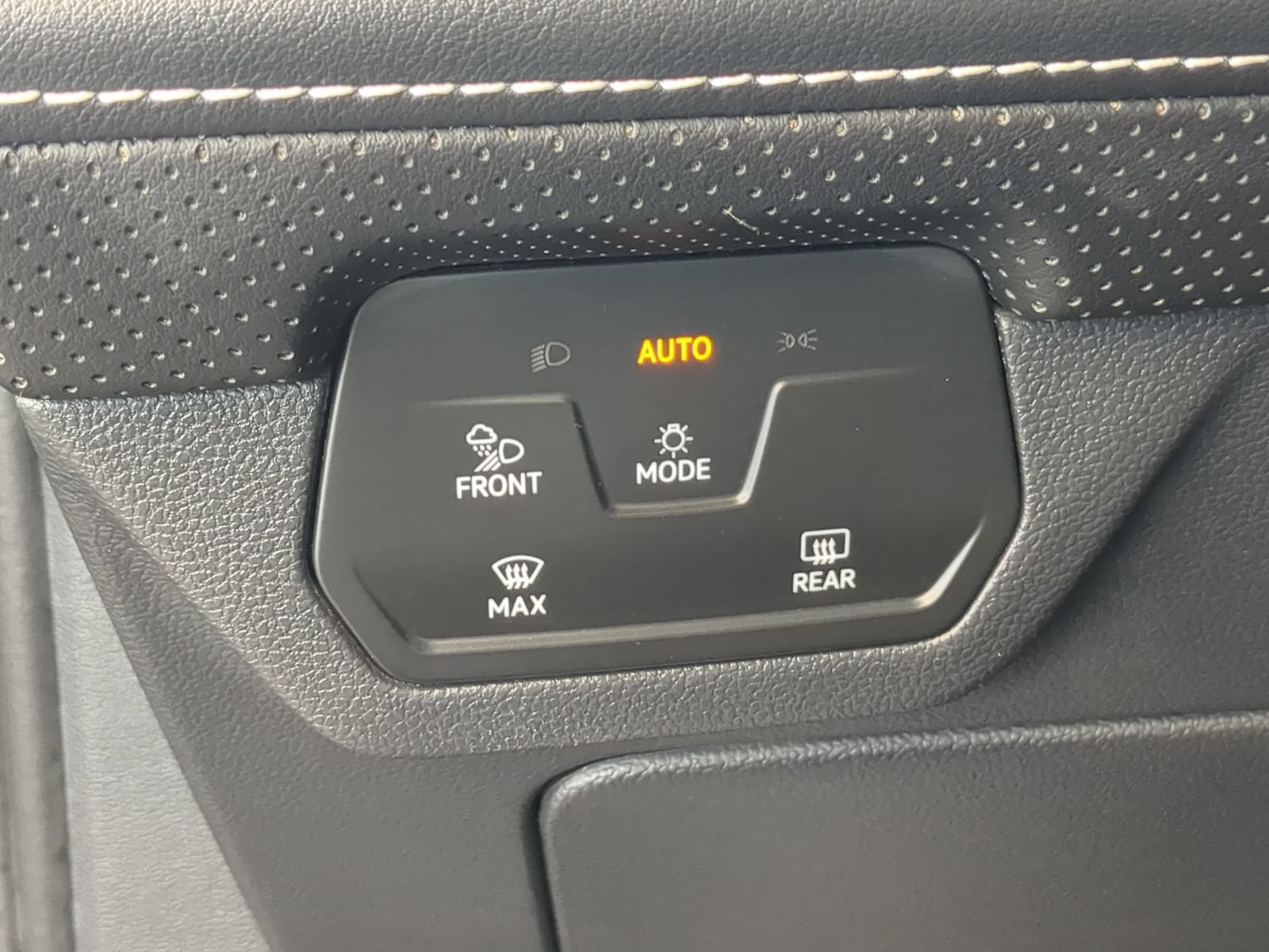 Used 2024 Volkswagen Atlas SE FWD image 22