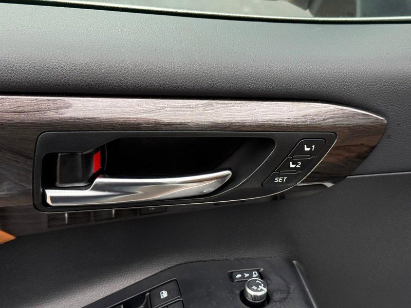 Used 2024 Toyota Highlander Platinum image 22