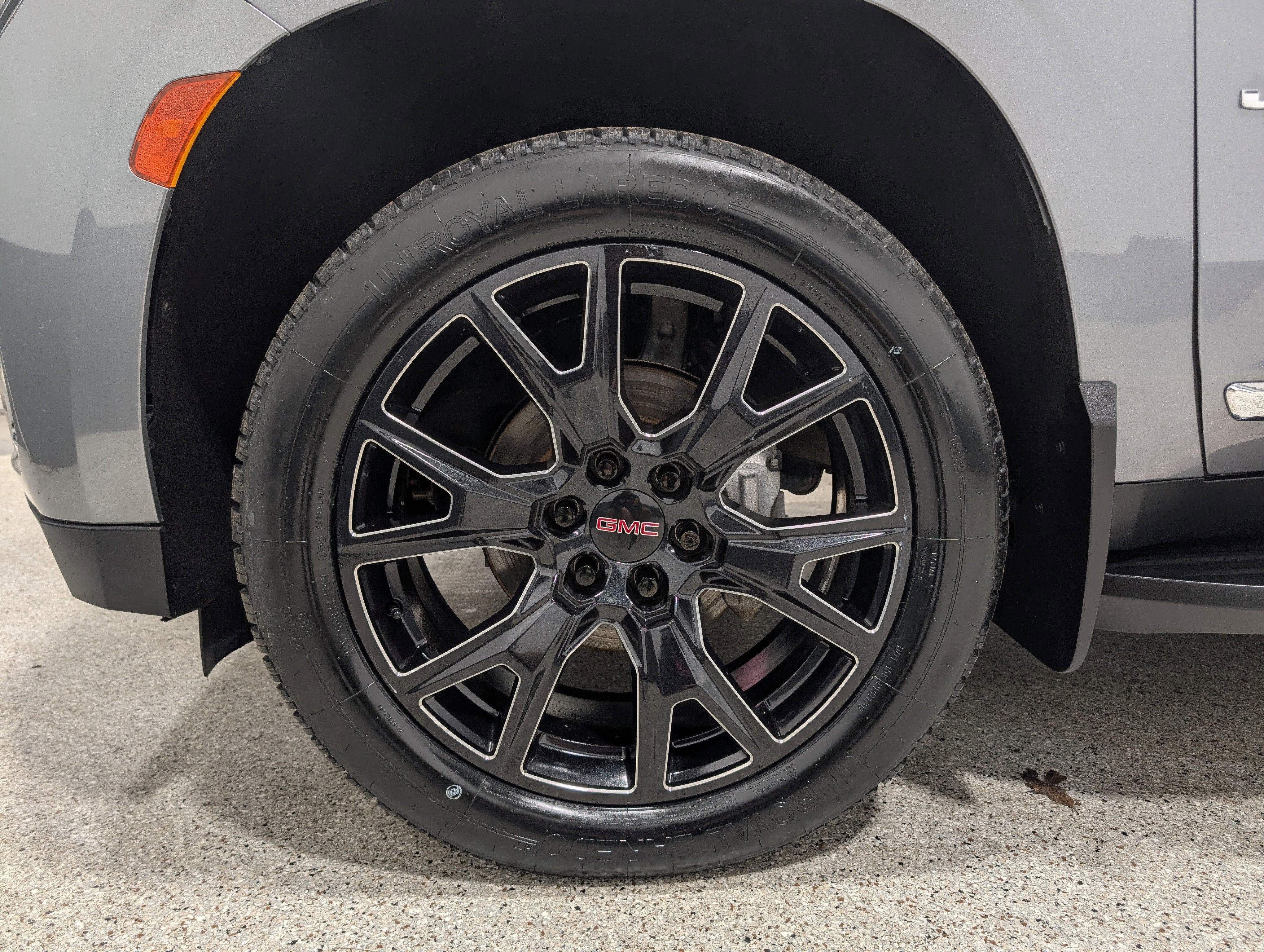 Used 2021 GMC Yukon XL SLT image 11