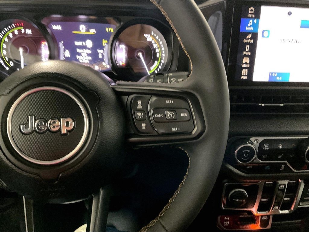 Used 2024 Jeep Wrangler Unlimited AWD/4WD image 23