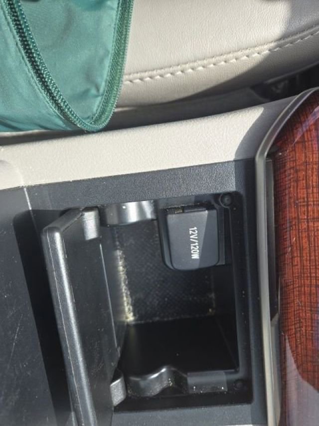 Used 2012 Toyota Camry XLE w/ Leather Pkg FWD image 13