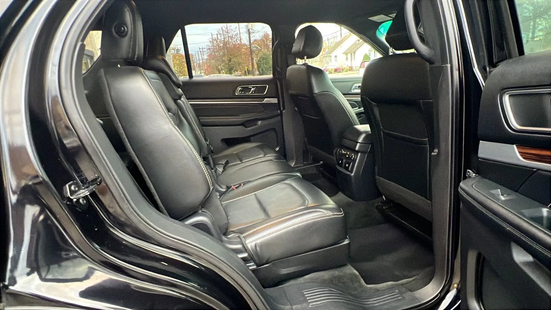 Used 2016 Ford Explorer Limited image 30