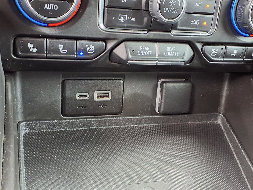 Used 2023 Chevrolet Suburban Premier image 8