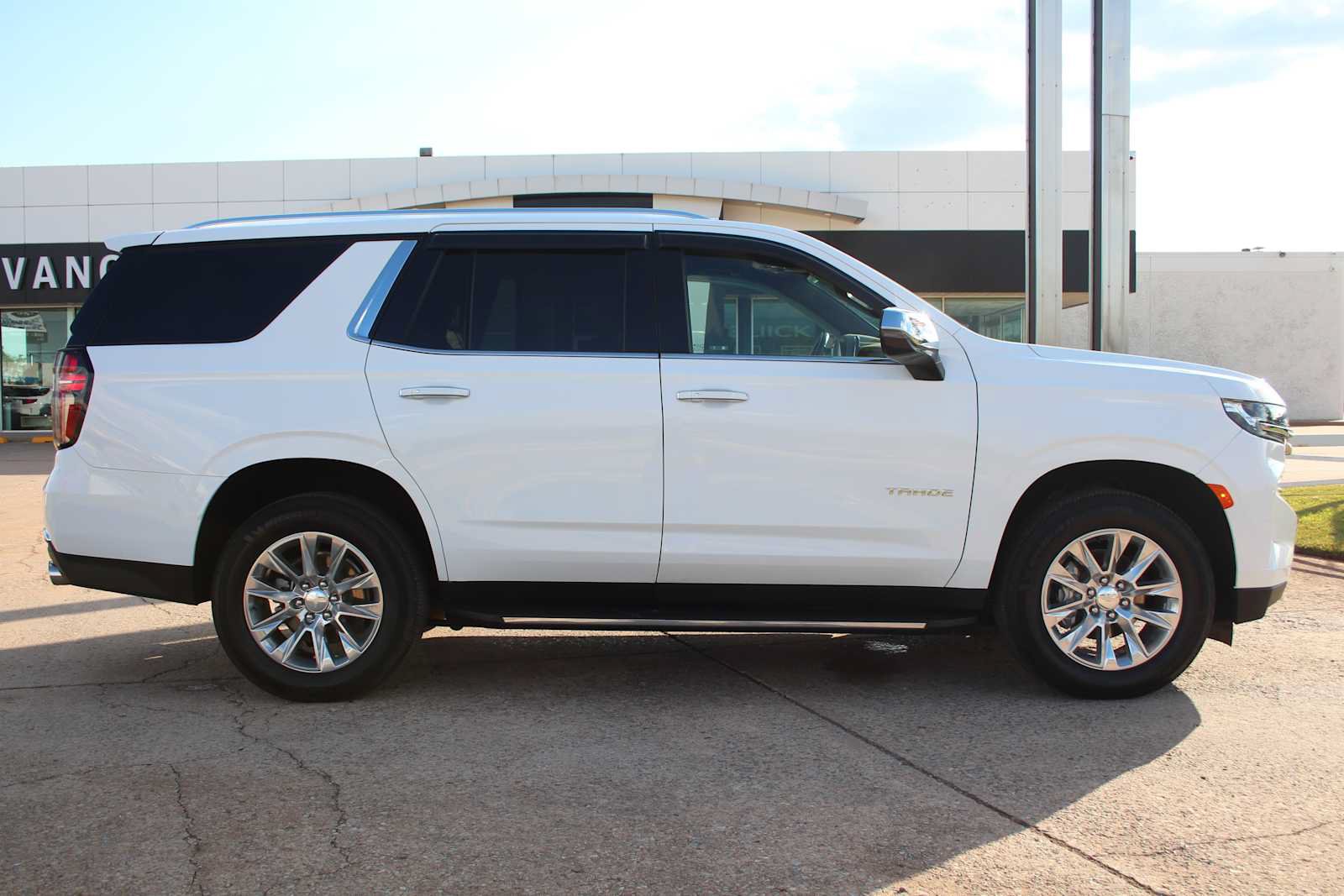 Used 2023 Chevrolet Tahoe Premier AWD/4WD image 17
