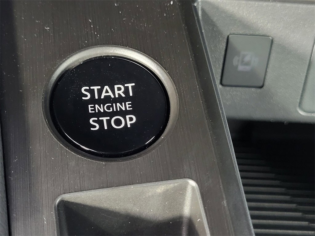 New 2025 Nissan Kicks SR image 24