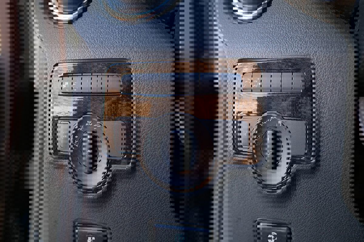 Used 2018 Mercedes-Benz Metris Passenger image 10