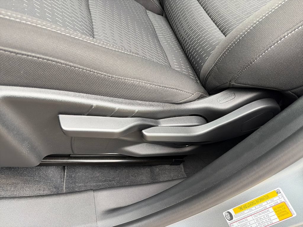 Used 2025 Chevrolet Equinox LT FWD image 23