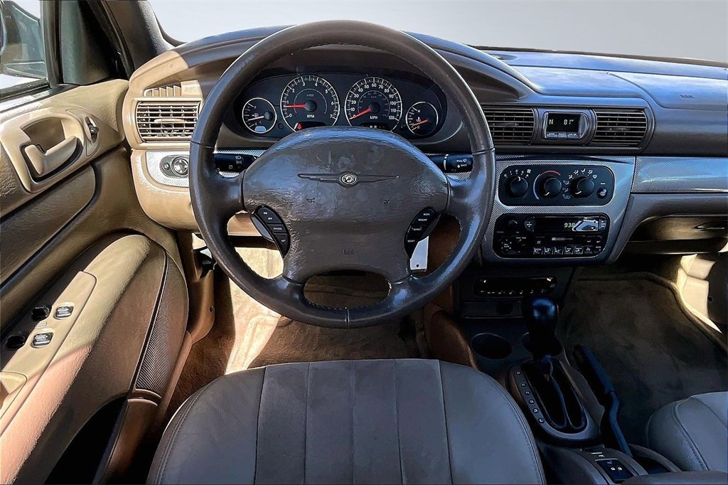 Used 2004 Chrysler Sebring LXi image 4