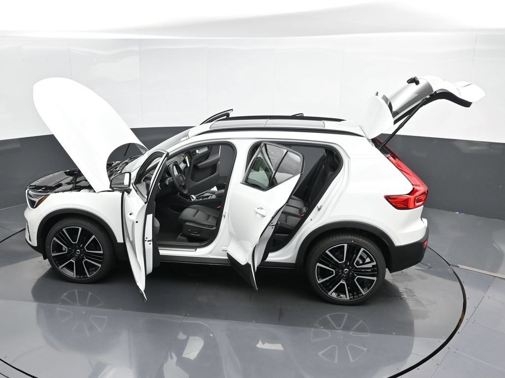 Used 2025 Volvo XC40 B5 Plus w/ Climate Package AWD/4WD image 49