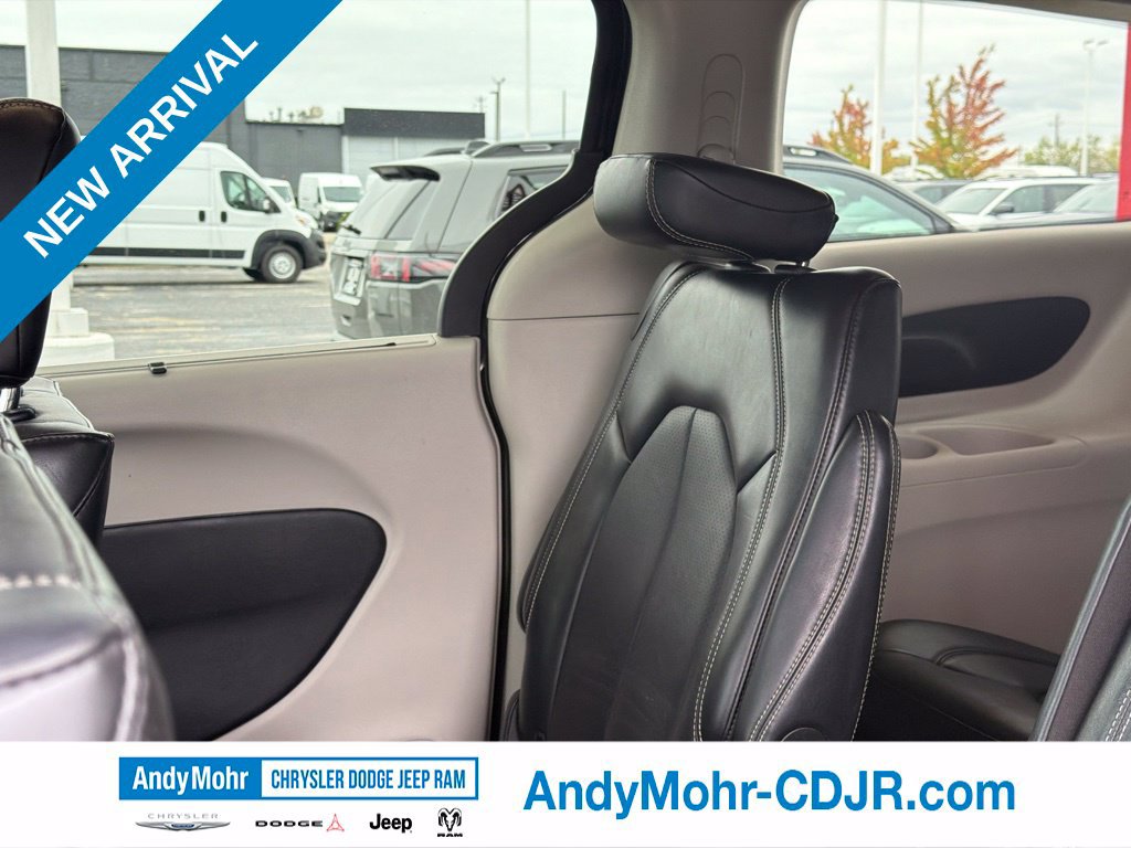 Used 2024 Chrysler Pacifica Touring-L FWD image 18