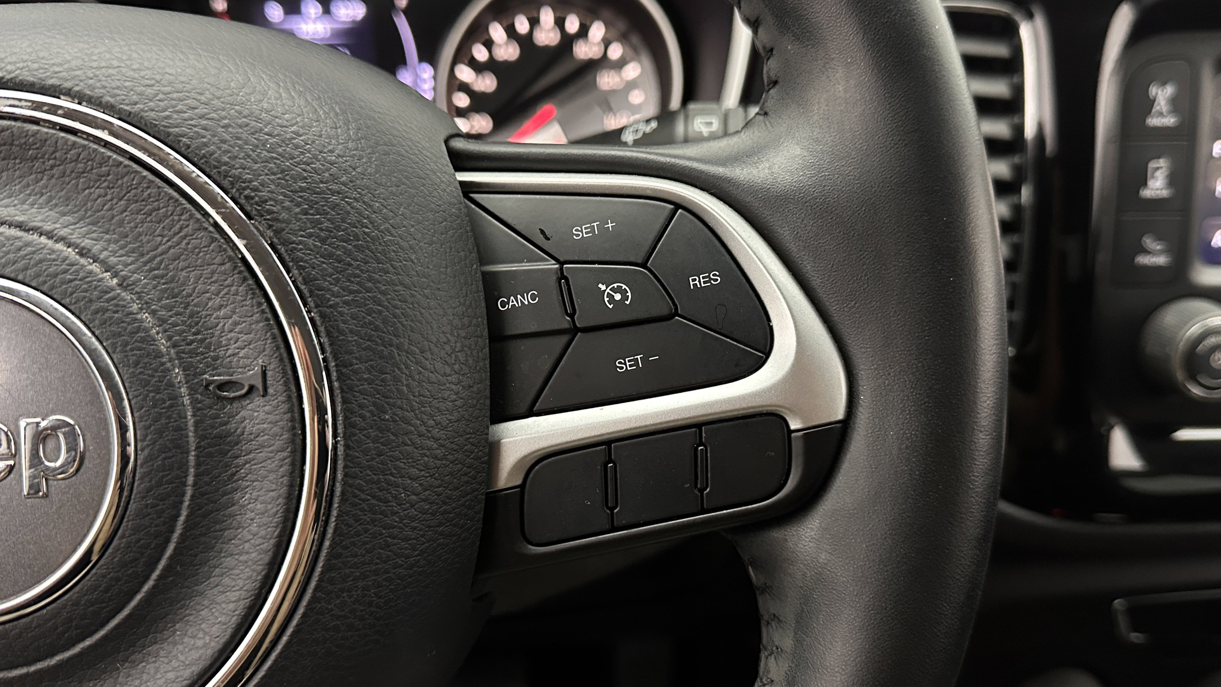 Used 2018 Jeep Compass Altitude image 21