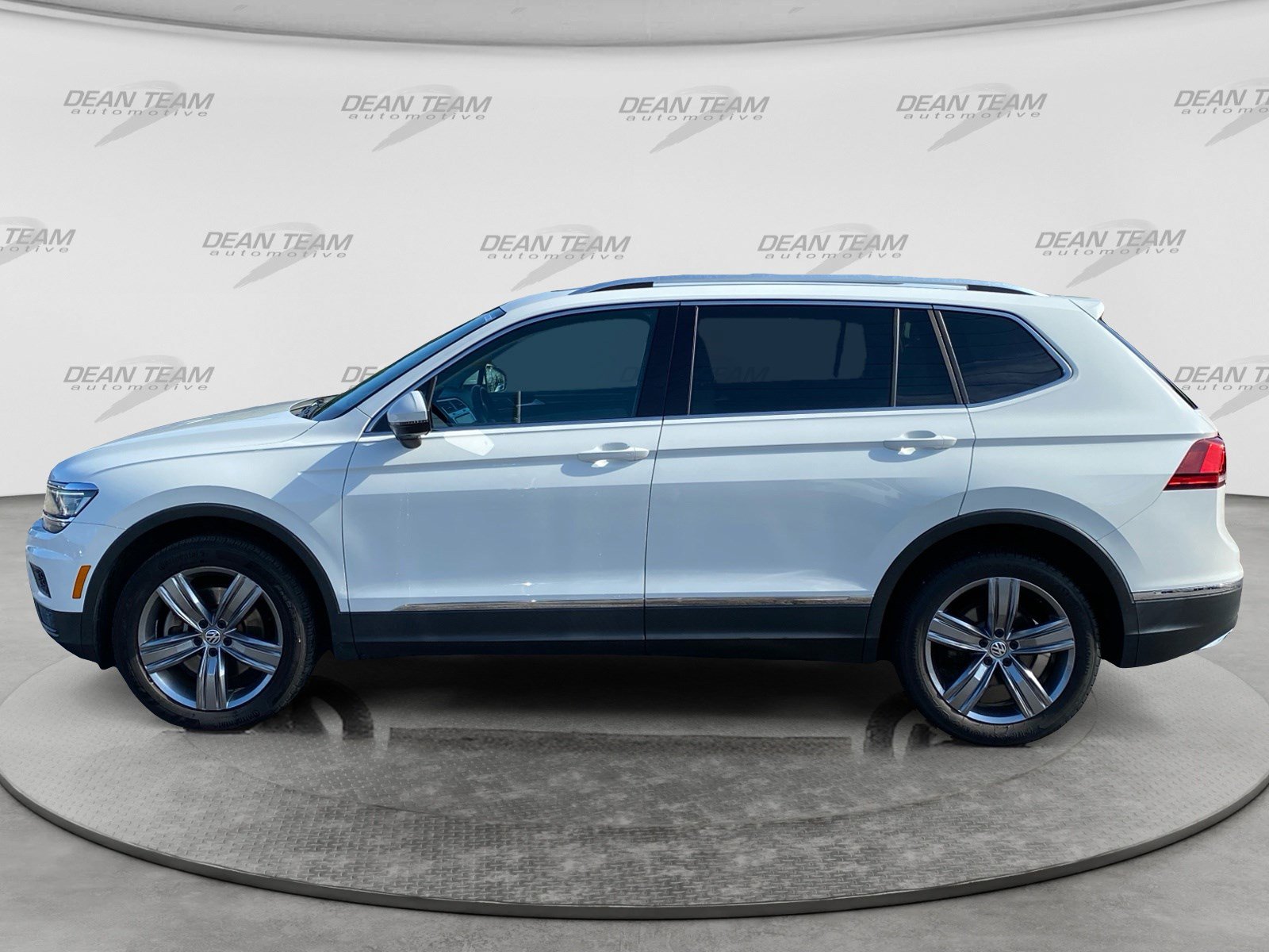 Used 2018 Volkswagen Tiguan SEL Premium AWD/4WD image 4
