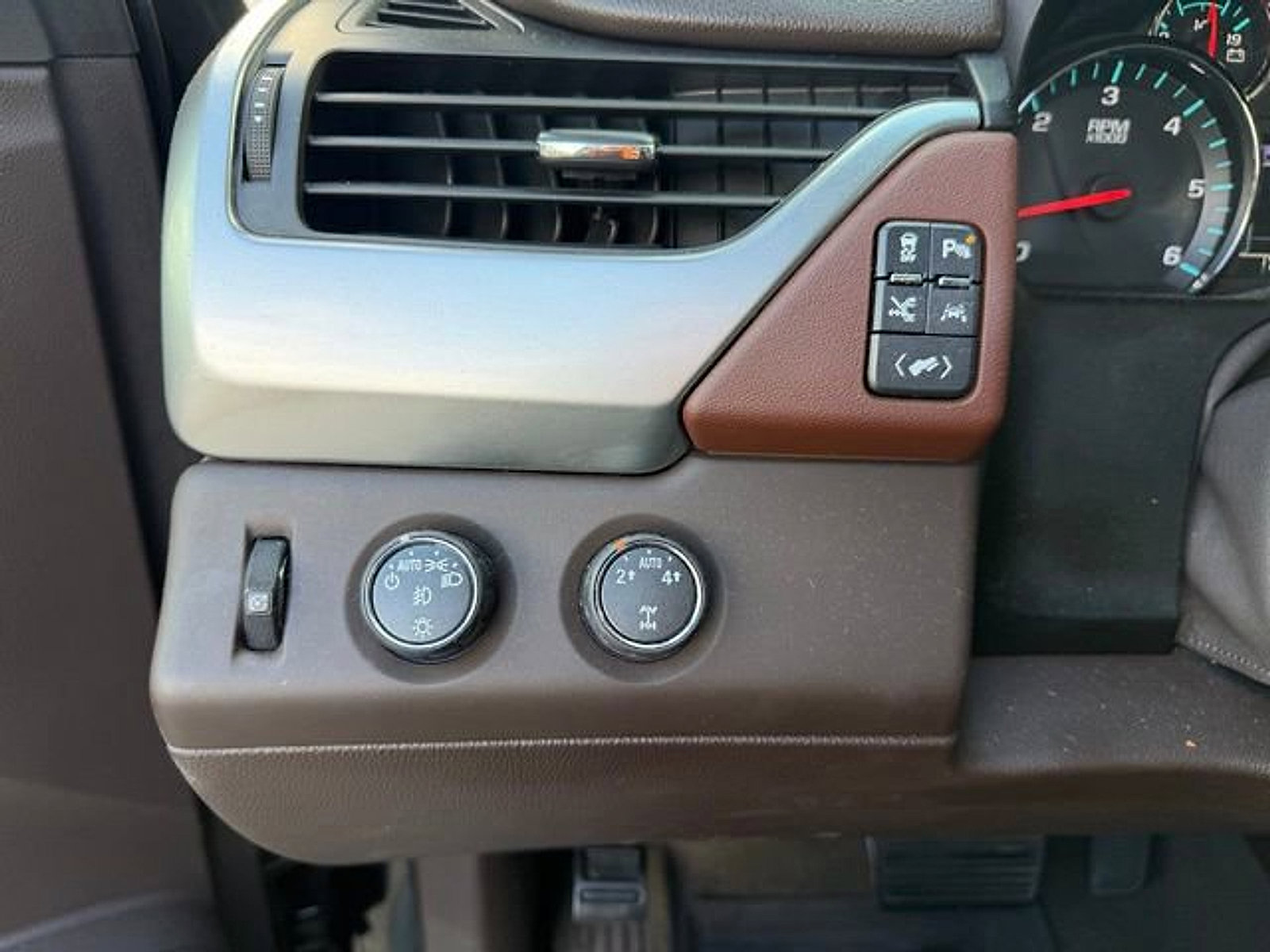 Used 2016 Chevrolet Suburban LTZ AWD/4WD image 23