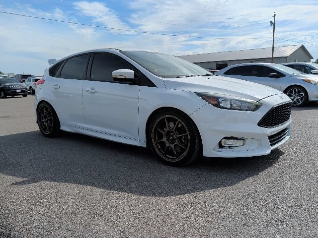 Used 2016 Ford Focus ST FWD image 2