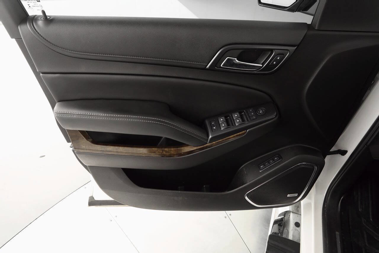 Used 2017 Chevrolet Suburban LT w/ LT Signature Package image 40