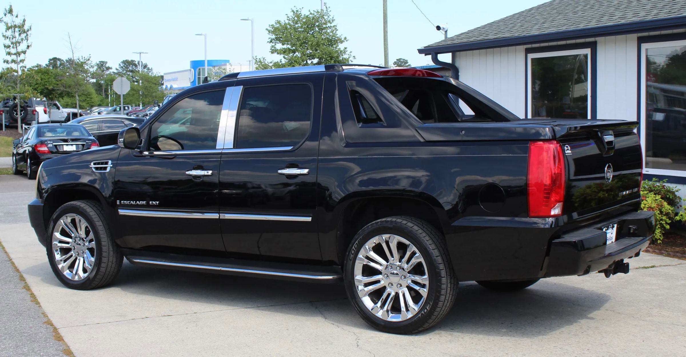 Used 2008 Cadillac Escalade EXT AWD/4WD image 3