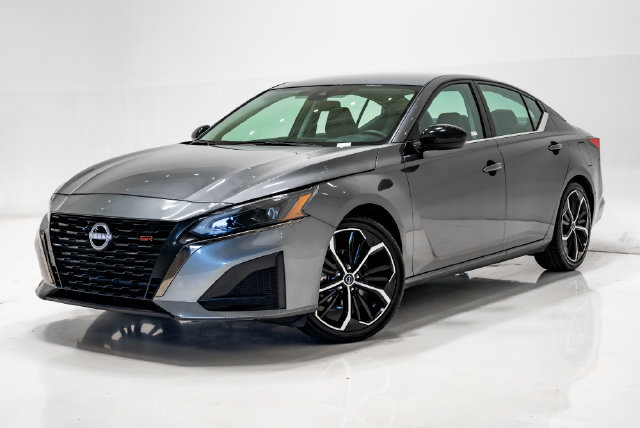Used 2025 Nissan Altima 2.5 SR FWD image 1